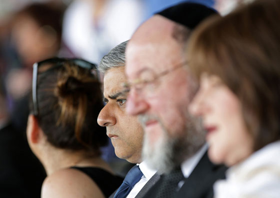 عمدة لندن المسلم يشارك في ذكرى المحرقة اليهودية الهولوكوست صورة رقم 4