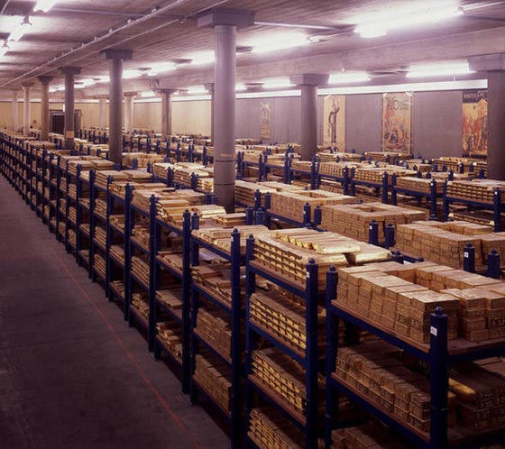 منجم من سبائك الذهب تحت ارصفة احد شوارع عاصمة الضباب صورة رقم 2