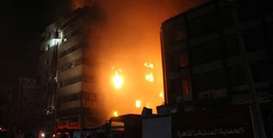فيديو وصور.. قتلى ومصابون في حريق هائل شب في احد الفنادق بالقاهرة صورة رقم 3