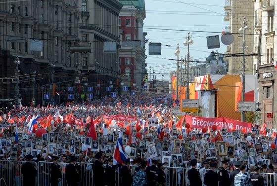 روسيا تحيي ذكرى الانتصار على النازية بعرض عسكري مبهر صورة رقم 4