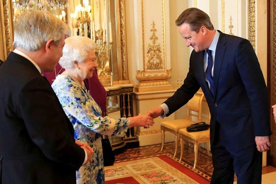 غاية في السرية والصراحة.. الملكة البريطانية تتهم صينيين بالوقاحة صورة رقم 5