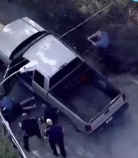 الشرطة الامريكية تواصل عنفها الدموي.. فيديو صادم صورة رقم 1