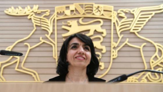 محترم آراس.. اول مسلمة تترأس برلمان ولاية المانية صورة رقم 3