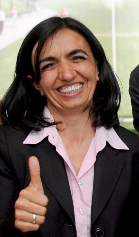 محترم آراس.. اول مسلمة تترأس برلمان ولاية المانية صورة رقم 11