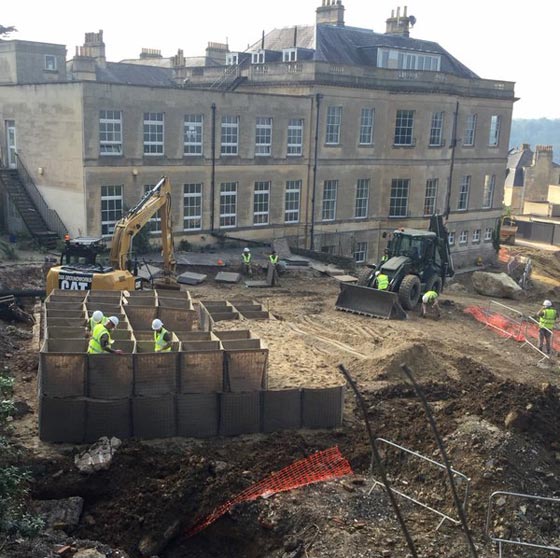  اخلاء حي في بريطانيا من سكانه بسبب قنبلة من الحرب العالمية الثانية صورة رقم 4