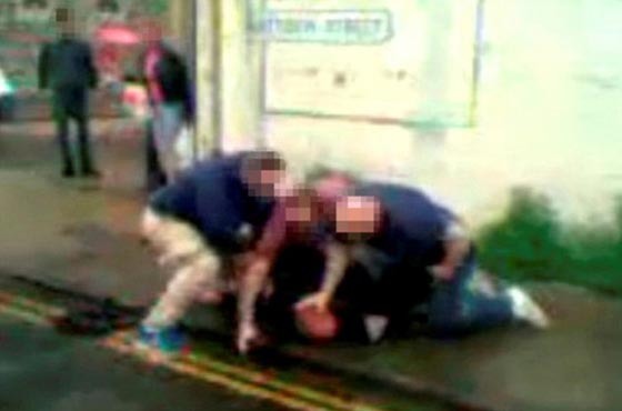  الشرطة البريطانية تقتل مدمن مخدرات اثناء محاولة اعتقاله.. فيديو صورة رقم 2