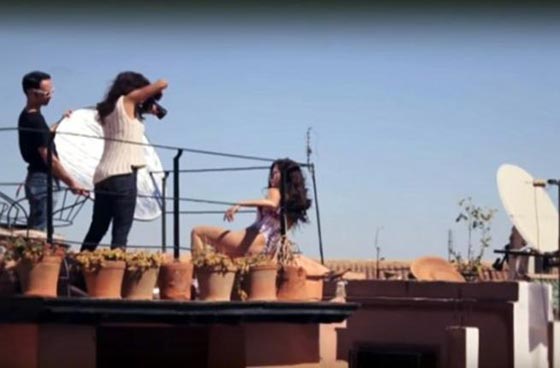  مجلة بلاي بوي الاباحية في جلسة تصوير فوق سطوح مراكش! صورة رقم 1