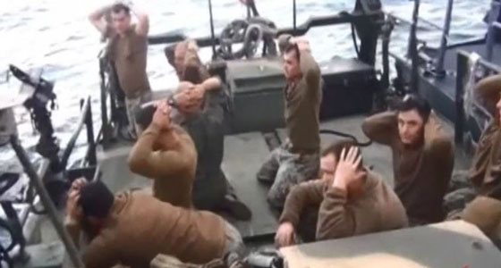  اقالة قائد زورق في البحرية الامريكية تعرض للاهانة في ايران صورة رقم 2