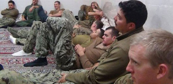  اقالة قائد زورق في البحرية الامريكية تعرض للاهانة في ايران صورة رقم 3