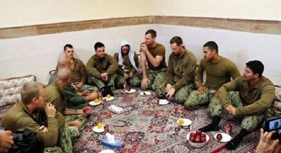  اقالة قائد زورق في البحرية الامريكية تعرض للاهانة في ايران صورة رقم 4