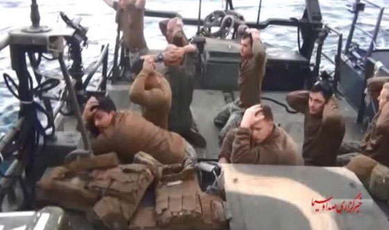  اقالة قائد زورق في البحرية الامريكية تعرض للاهانة في ايران صورة رقم 9