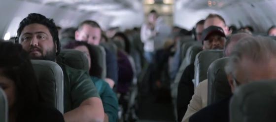  شركة طيران تكافئ الام التي يبكي طفلها بالطائرة برحلة جوية مجانا صورة رقم 1