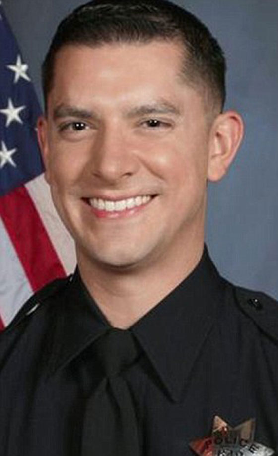 ضباط شرطة امريكيون متورطون بممارسة الفجور مع فتاة قاصر.. فيديو صورة رقم 3