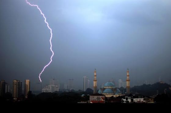 يومان اسودان في بنغلاديش.. الصواعق تقتل خلالهما 50 شخصا صورة رقم 1