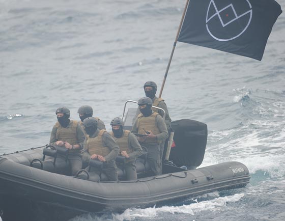 زورق داعشي يدب الرعب في فندق قرب كان الفرنسية صورة رقم 5