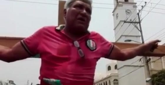 مكسيكي يحتج على نتائج الانتخابات بصلبه نفسه!! صورة رقم 1