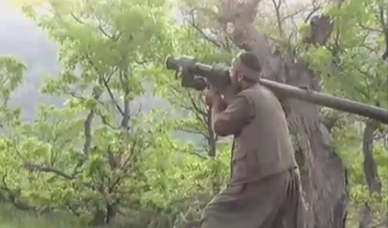 فيديو مثير للحظة اصابة طائرة حربية تركية بصاروخ ارض جو صورة رقم 3