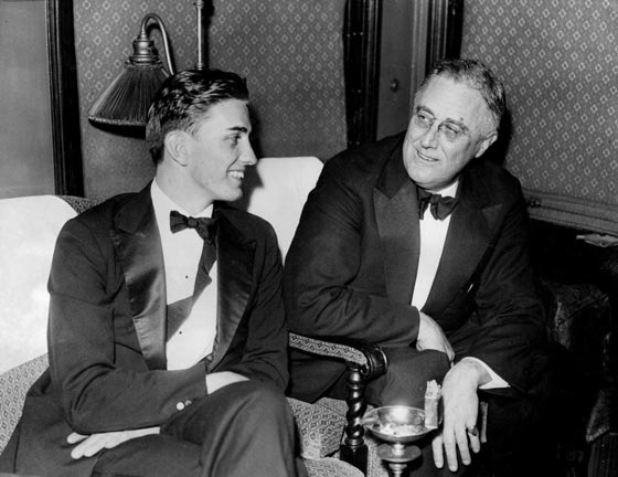 تعامل رؤساء امريكا مع ابنائهم بين التسلط عليهم وتغيير الحفاظ لهم صورة رقم 4