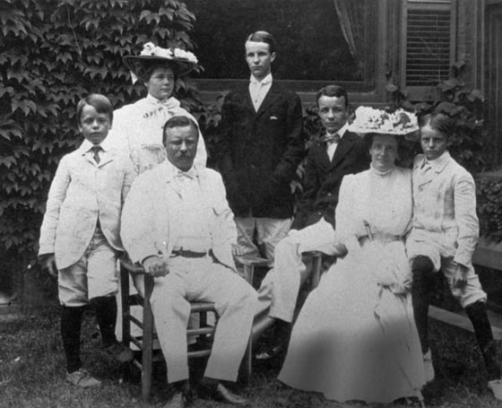 تعامل رؤساء امريكا مع ابنائهم بين التسلط عليهم وتغيير الحفاظ لهم صورة رقم 3