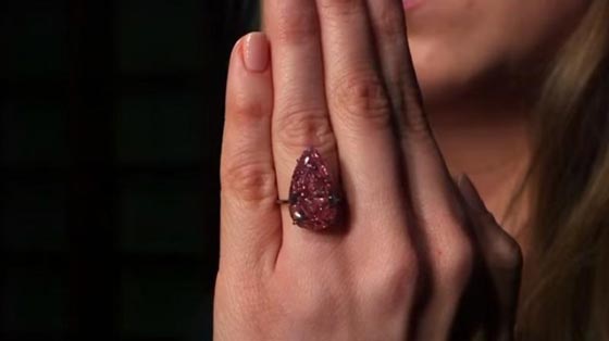 ماسة وردية فريدة تتفوق على نظيراتها الكبيرات وتباع بمبلغ قياسي صورة رقم 5