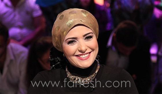 صور صادمة للفنانة صابرين: تدخن سيجارة وهي بدون حجاب! صورة رقم 5