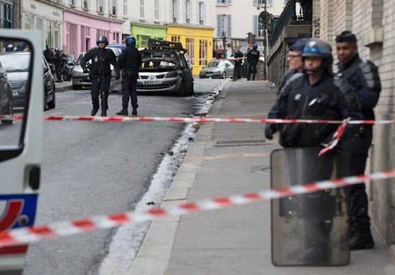 شاهد كيف واجهت الشرطة الفرنسية مهاجمتها بالحديد ولنار صورة رقم 8