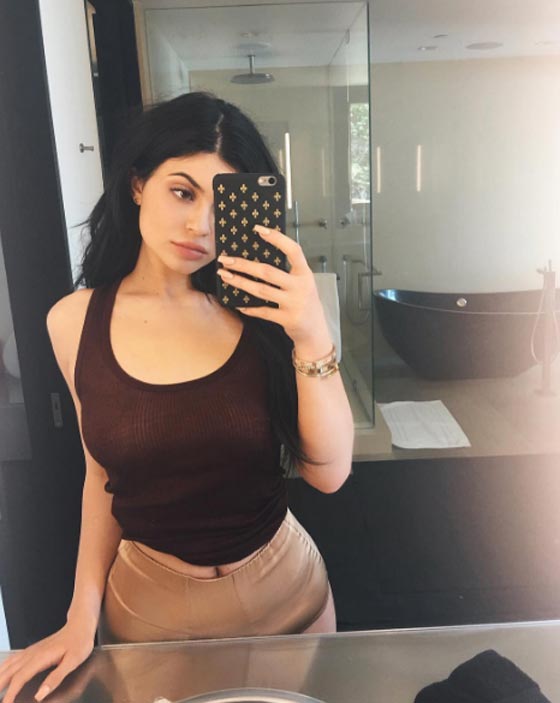 تسريب فيديو اباحي للنجمة كايلي جينر بعد انفصالها عن حبيبها صورة رقم 11