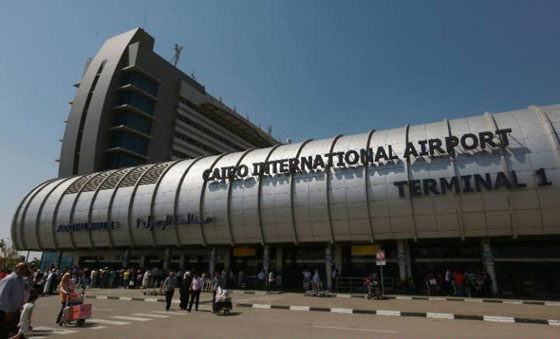 صور اولية لحطام الطائرة المصرية ومخلفات الضحايا من ركابها صورة رقم 9