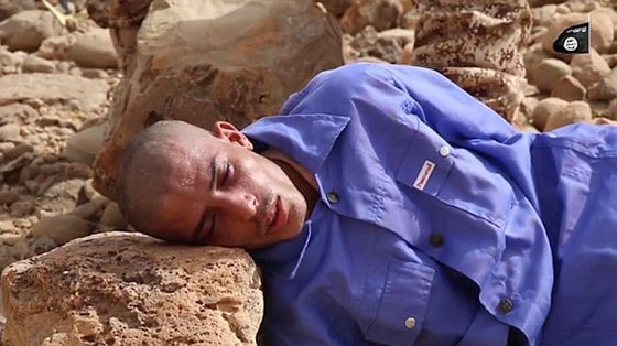 سحق رأس الضحية.. طريقة داعشية وحشية جديدة  في القتل والترهيب صورة رقم 3