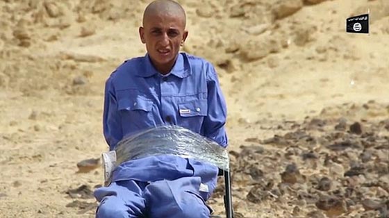 سحق رأس الضحية.. طريقة داعشية وحشية جديدة  في القتل والترهيب صورة رقم 4