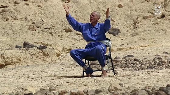 سحق رأس الضحية.. طريقة داعشية وحشية جديدة  في القتل والترهيب صورة رقم 6