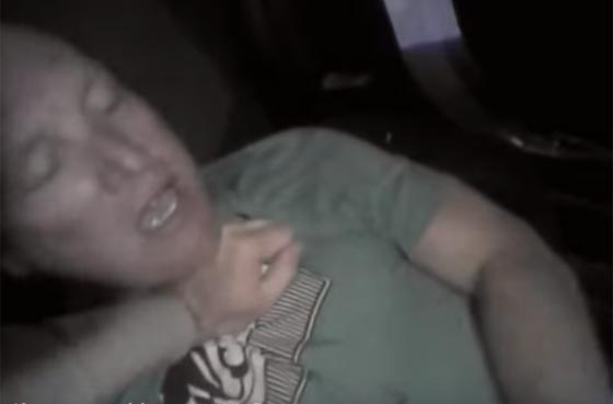 فيديو مريع.. مقتل شاب على يد الشرطة الامريكية بالصاعق الكهربائي صورة رقم 3