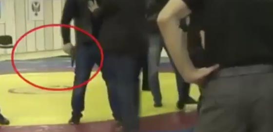 فيديو مثير.. مباراة في الجودو تحولت الى شجار بالسلاح الناري صورة رقم 1