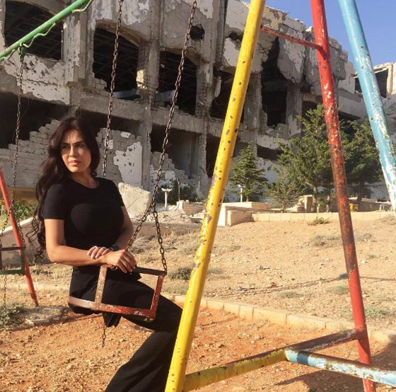 فنانة عالمية تتجاهل وزير الإعلام السوري وتفضل عليه ماسح أحذية  صورة رقم 6