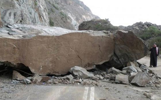 مقتل ما لا يقل عن 20 يمنيا في انهيار صخري صورة رقم 1