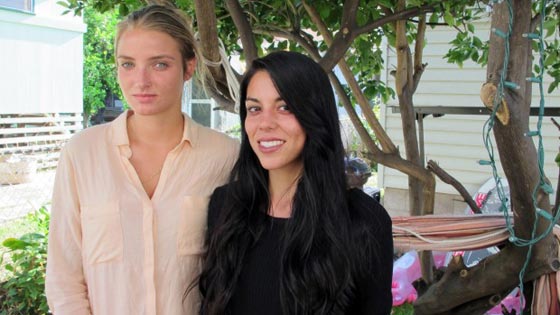 80 الف دولار تعويض لفتاتين تبادلتا القبلات في مكان عام واعتقلتا صورة رقم 3