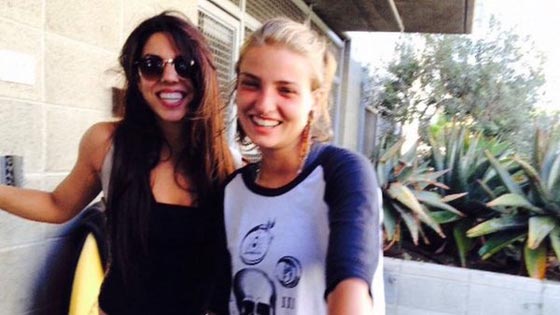 80 الف دولار تعويض لفتاتين تبادلتا القبلات في مكان عام واعتقلتا صورة رقم 6