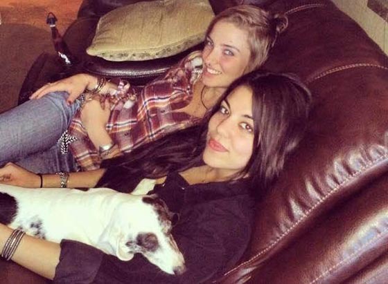 80 الف دولار تعويض لفتاتين تبادلتا القبلات في مكان عام واعتقلتا صورة رقم 1