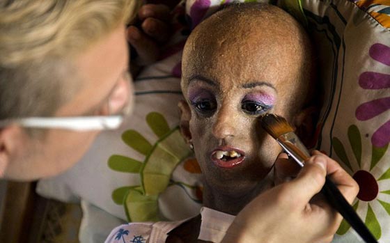 صور غريبة.. الام عمرها 35 عاما اما ابنتها فتجاوزت التسعين! صورة رقم 7 صور غريبة.. الام عمرها 35 عاما اما ابنتها فتجاوزت التسعين! صورة رقم 7