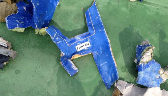 تحقيقات فرنسية.. لا وجود لآثار تفجير على رفات ضحايا الطائرة المصرية صورة رقم 2