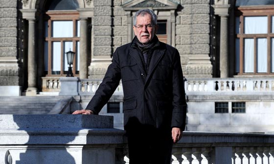 رئيس النمسا المنتخب مدافع عن البيئة ويدخن 40 سيجارة يوميا صورة رقم 9