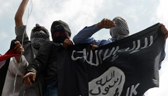  داعش يستخدم اسلوب الكلاب المتوحشة لاعدام المنشقين والخونة صورة رقم 2