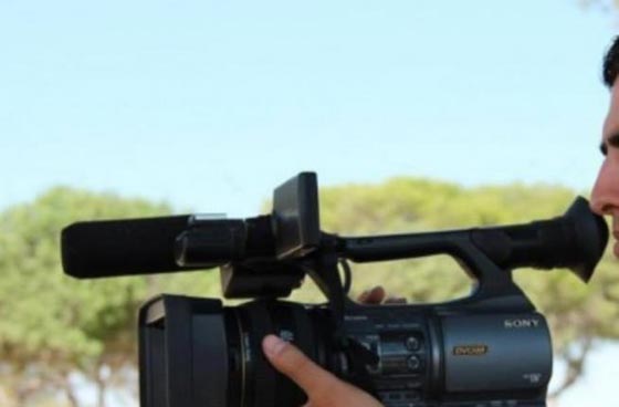 فيديو طريف.. مذيع فلسطيني يشتم فتى غليظا امام الكاميرا صورة رقم 1