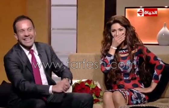 مفاجأة كبيرة للفنانة نجلاء بدر: خطيبها  يقدم لها الشبكة على الهواء صورة رقم 1
