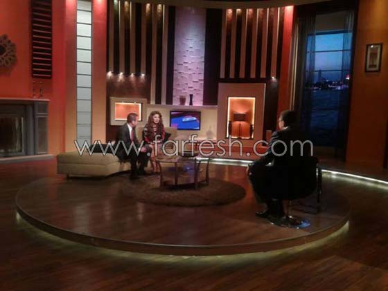 مفاجأة كبيرة للفنانة نجلاء بدر: خطيبها  يقدم لها الشبكة على الهواء صورة رقم 12