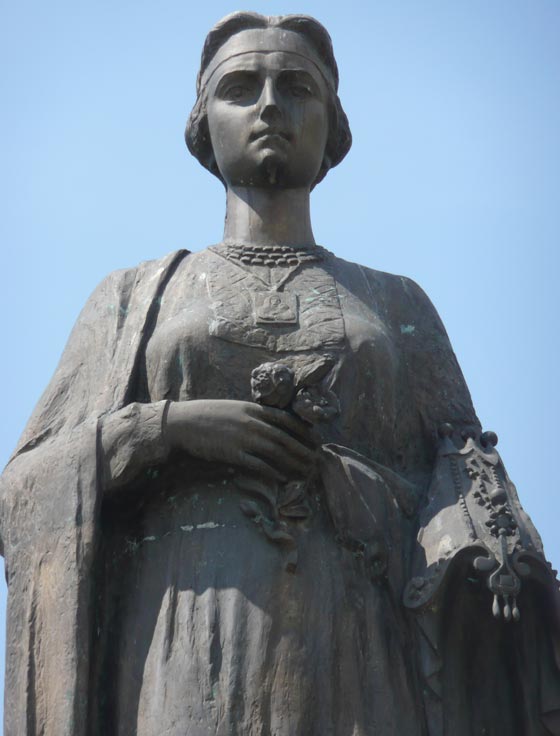 قصة حياة الحسناء الاكرانية من سوق النخاسة الى قصر السياسة صورة رقم 3