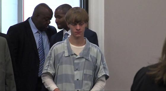 المطالبة بالاعدام لمنفذ اسوأ جريمة في التاريخ الحديث.. في كنيسة تشارلستون صورة رقم 3