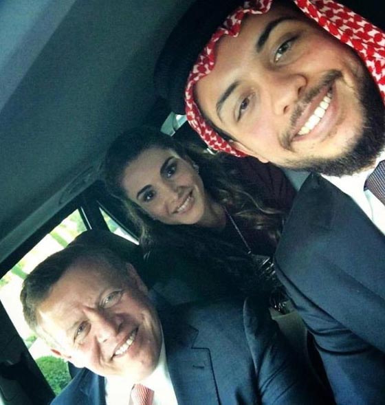 مواقع التواصل في الاردن تنشغل بسيلفي ملكي صورة رقم 1