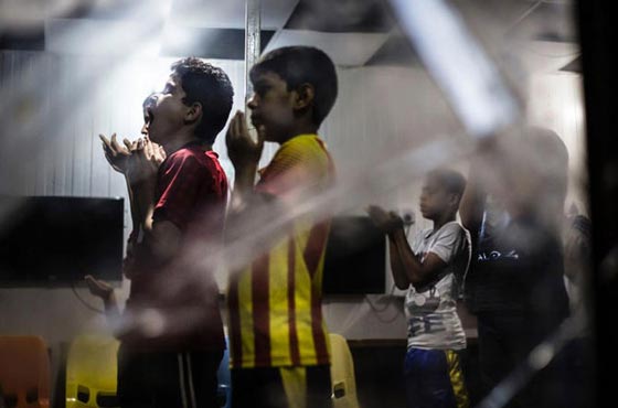 الامل يطرق ابواب ايتام العراق.. في صور تتحدى الموت صورة رقم 5