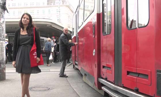 اسم في الاخبار.. الفلسطينية منى الدزدار تتولى منصب وزيرة في النمسا صورة رقم 5